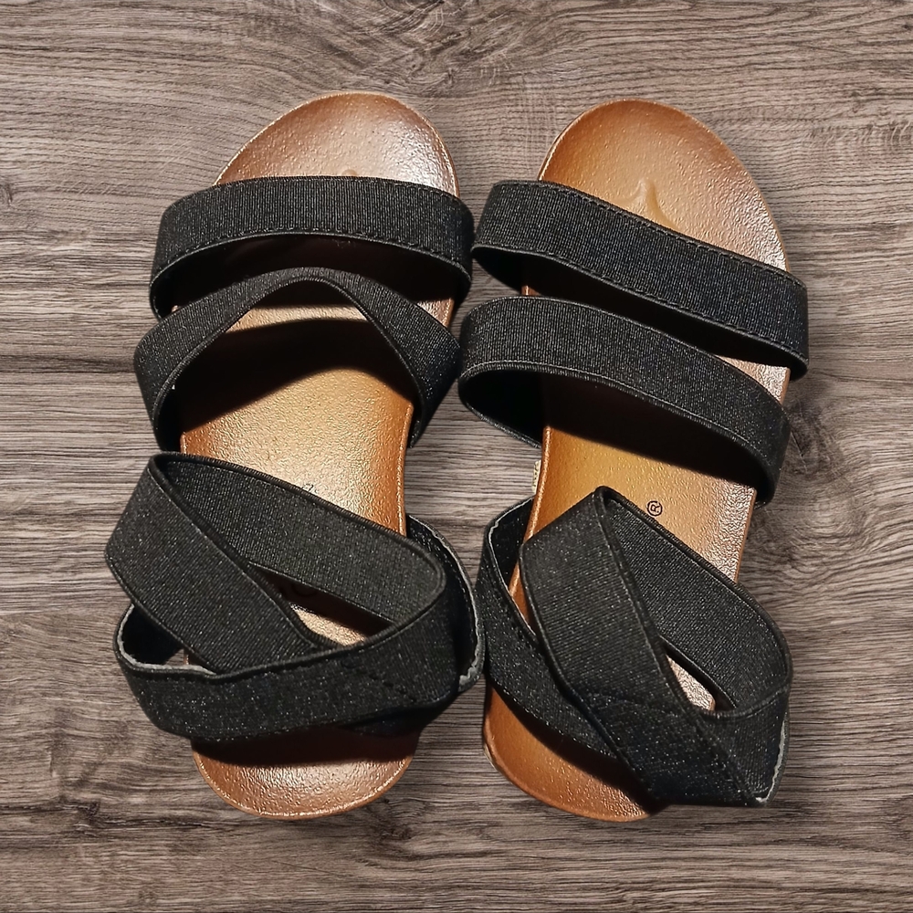 Hot Cakes Black Strappy Sandals Girl Size 9